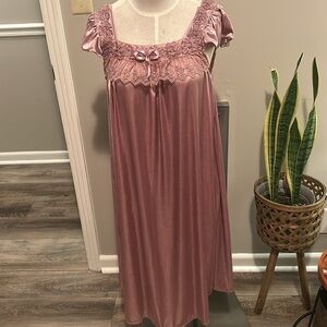 Sinderella size XL Vintage dusty rose ‎ Nightgown with Floral Embroidery